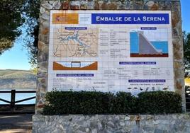 Mosaico informativo en la presa de La Serena.