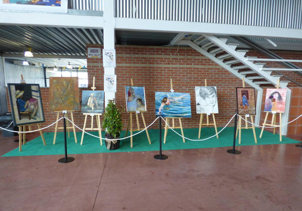 La exposición pictórica colectiva «Mujeres» recala en Castuera