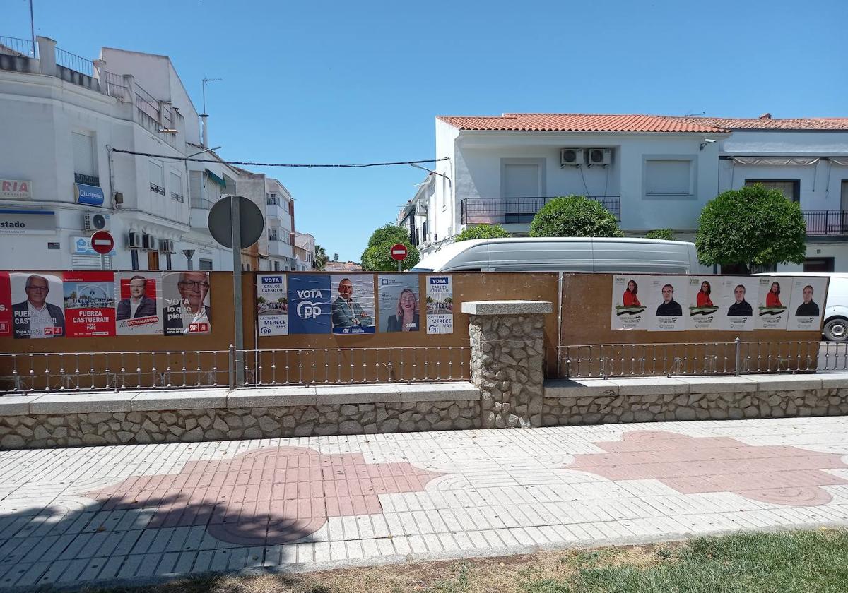 Arranca la campaña electoral con la tradicional pegada de carteles