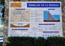 Mural informativo en la Presa de La Serena.