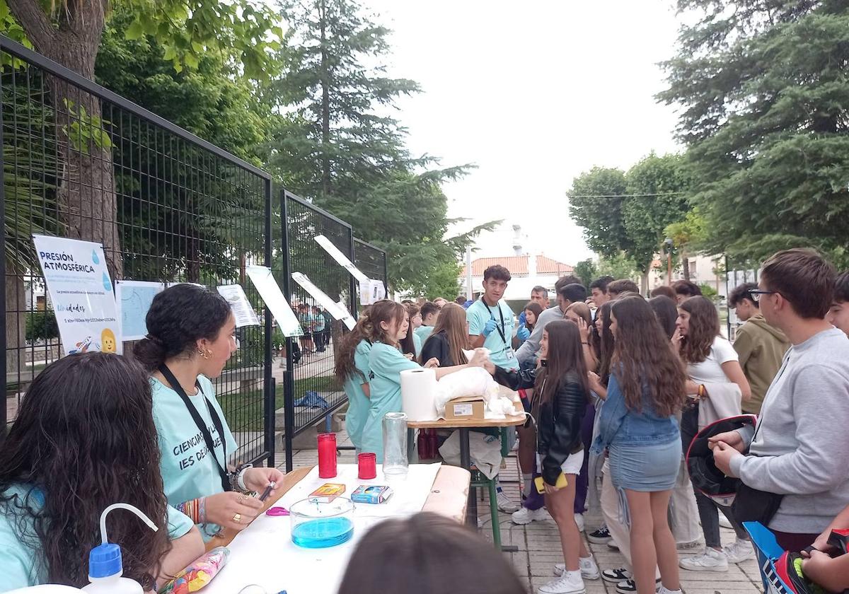 La 'Ciencia' toma el parque de Santa Ana de Castuera