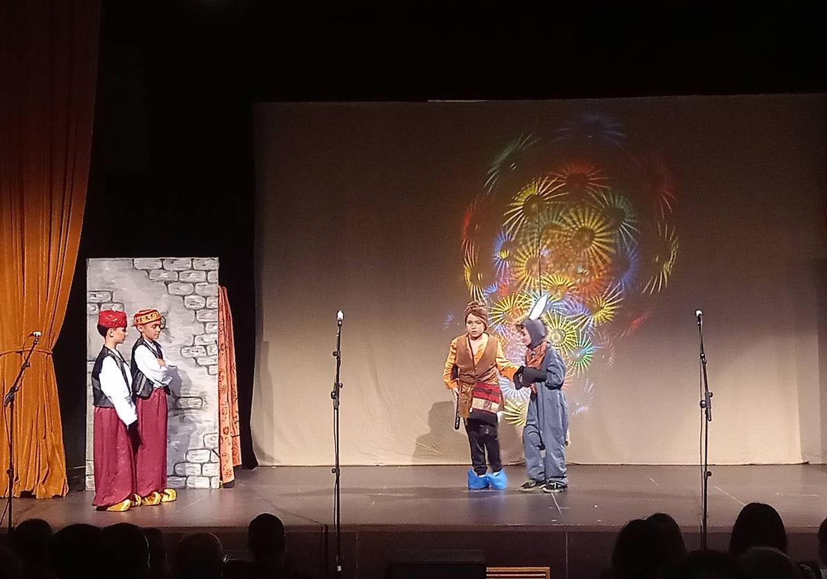 Éxito del grupo teatral infantil 'Los Pichones' con 'Alí Babá y los 40 ladrones»