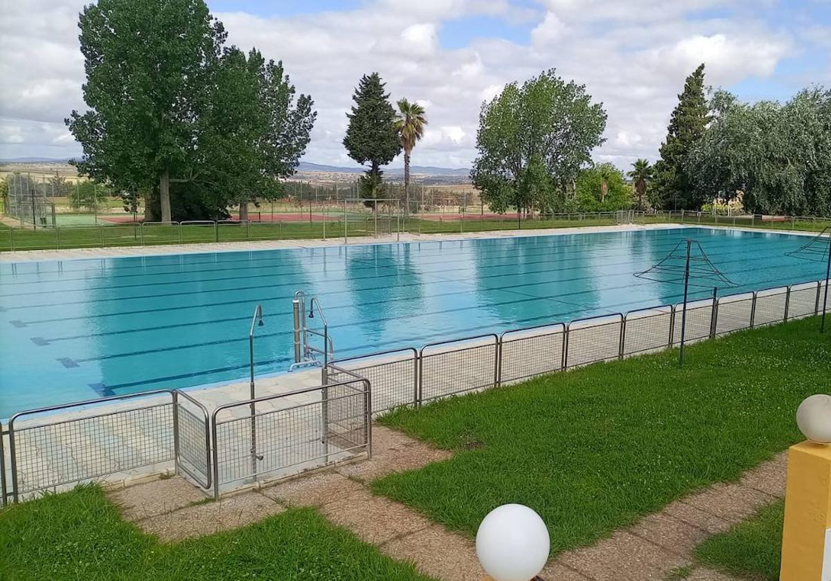 El Ayuntamiento oferta dos plazas de Médico para la piscina municipal