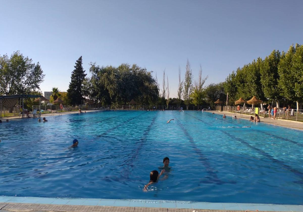 La piscina municipal registra más de 12.000 entradas durante el mes de julio