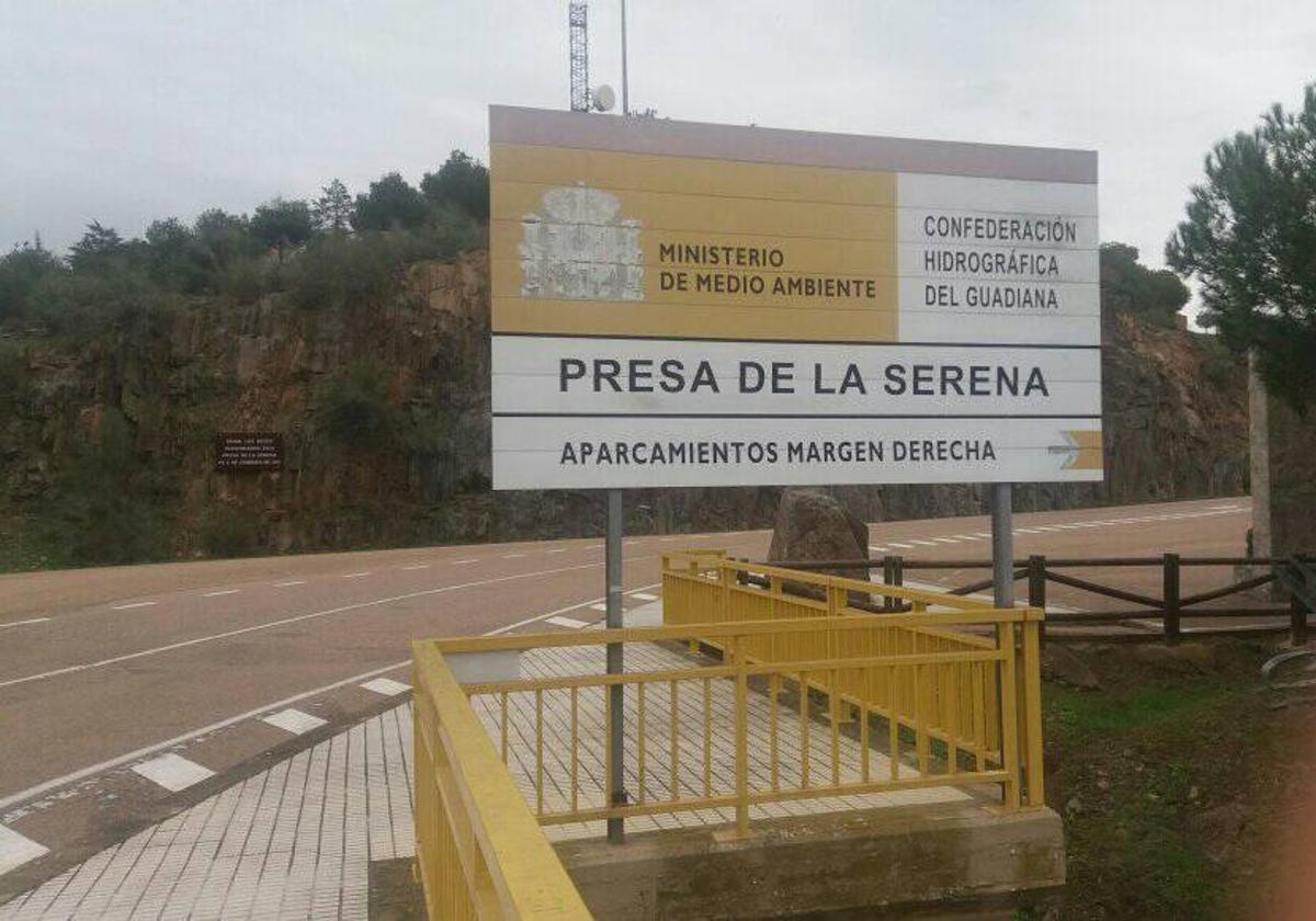 Señalización en la Presa de La Serena.