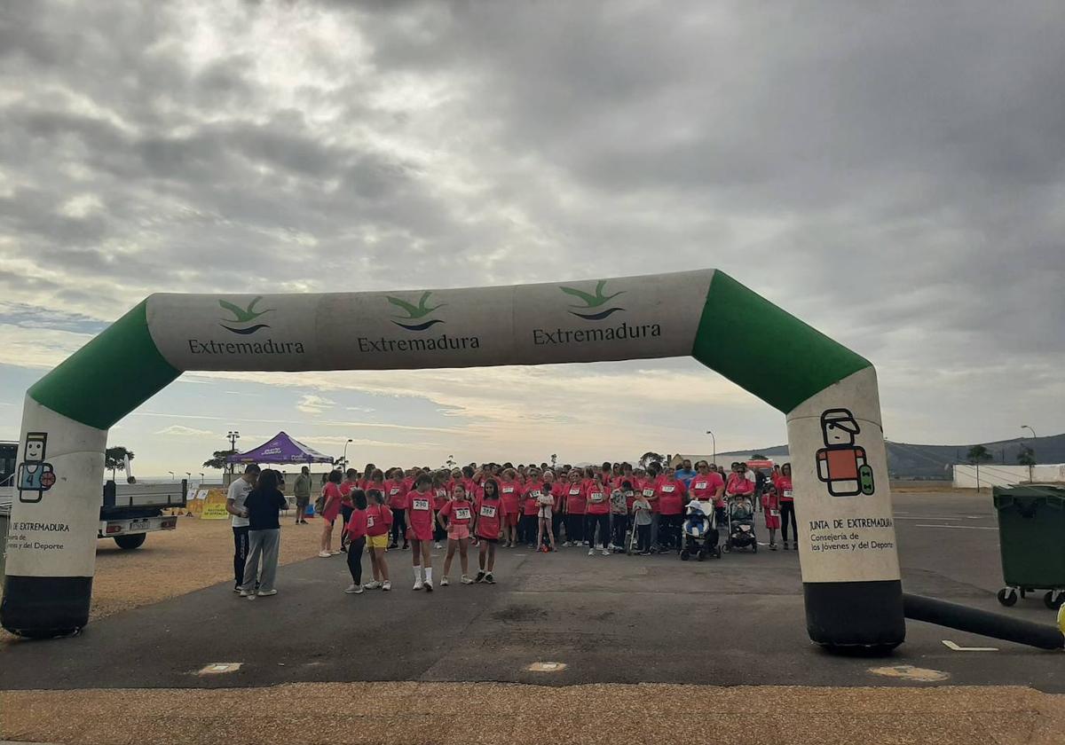 Éxito de participación en la Carrera de la Mujer con más 400 corredoras