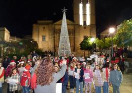 Actuación de la Escuela y Banda Municipal de Música en el encendido del árbol de navidad