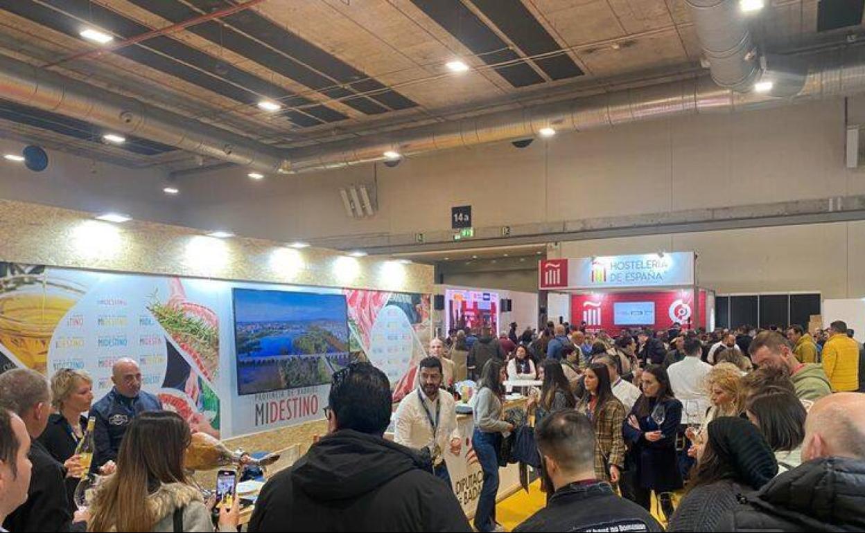 El stand de la Diputación de Badajoz da a cococer el turismo y los prtoductos con DOP e IPG de la provincia. CEDIDA