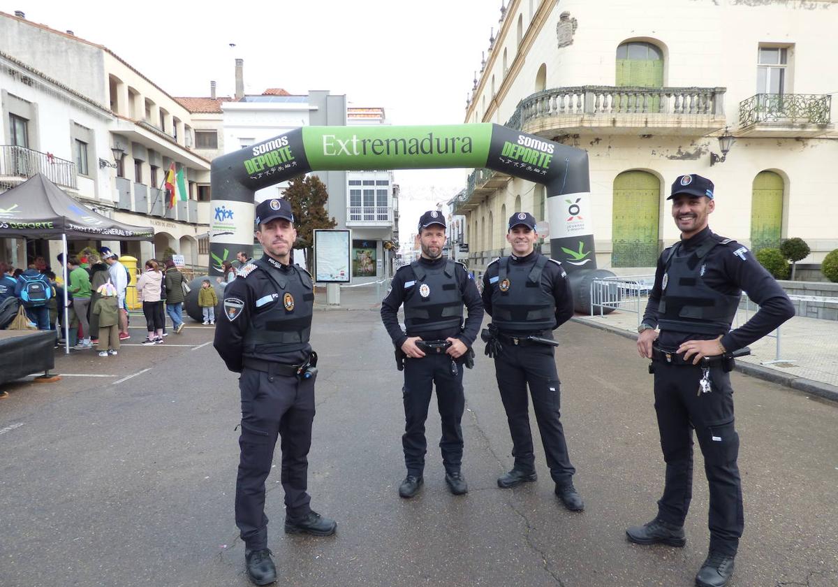 Los agentes en prácticas formaron parte del operativo de la Policía Local en la carrera San Silvestre