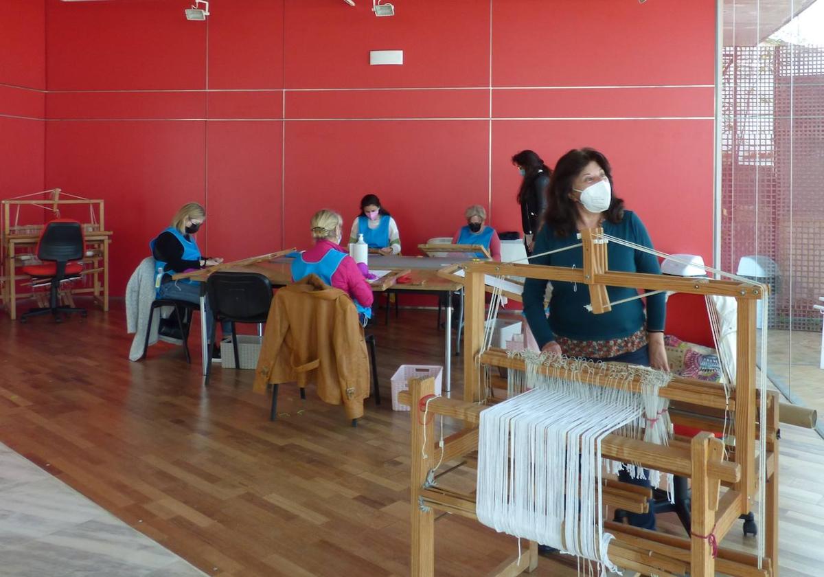 Taller de telares en la Sala Roja del Museo Turrón.