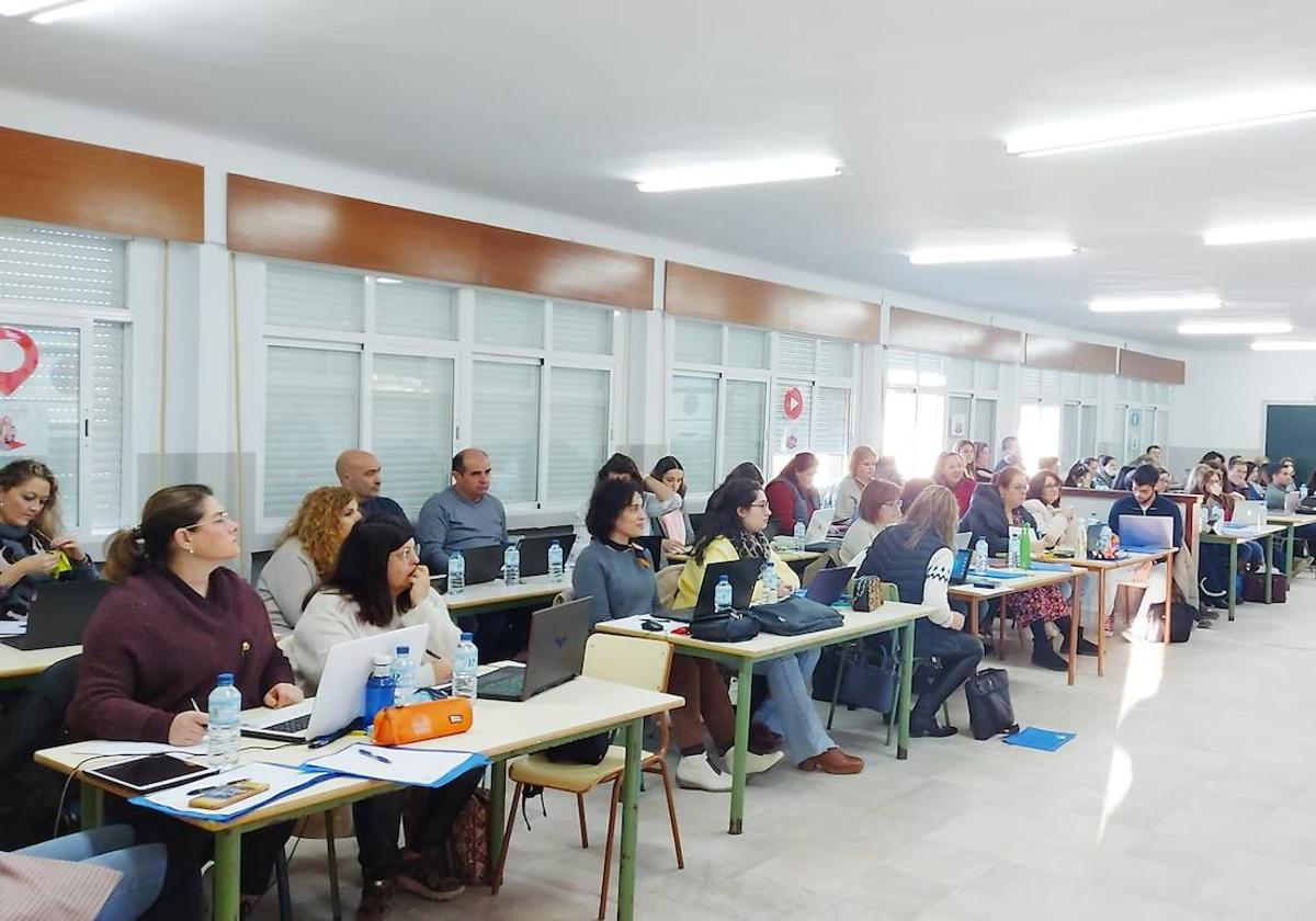 Partcipantes en la jornada sobra IA y Chat GPT.