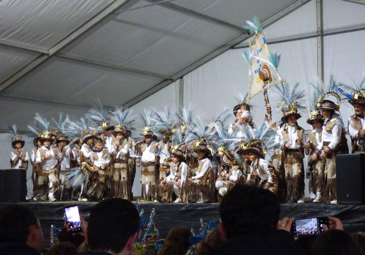 El mal tiempo no frenó el pasacalle del Carnaval 2024