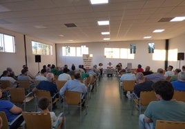 Imagen de la asamblea de socios del CD Castuera.