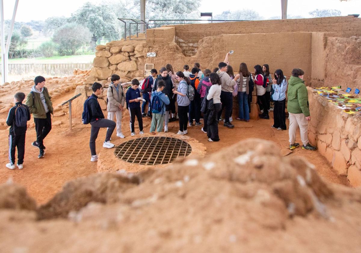 Celebradas en Cancho Roano las jornadas arqueológicas educativas 'Guardianes del Patrimonio'