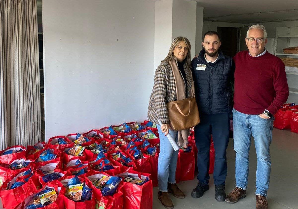 El Ayuntamiento entrega 70 cestas de navidad a familias en situación de vulnerabilidad