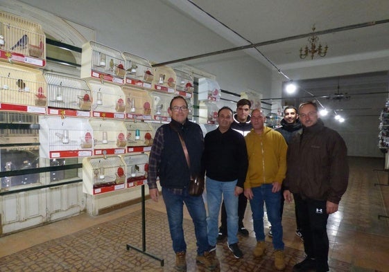 Grupo de criadores participantes en el concurso.