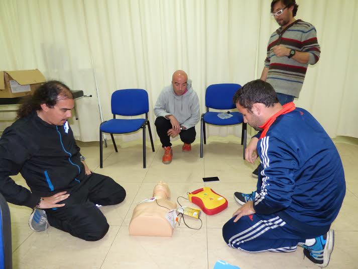 El Ayuntamiento incorpora dos desfibriladores a sus instalaciones deportivas