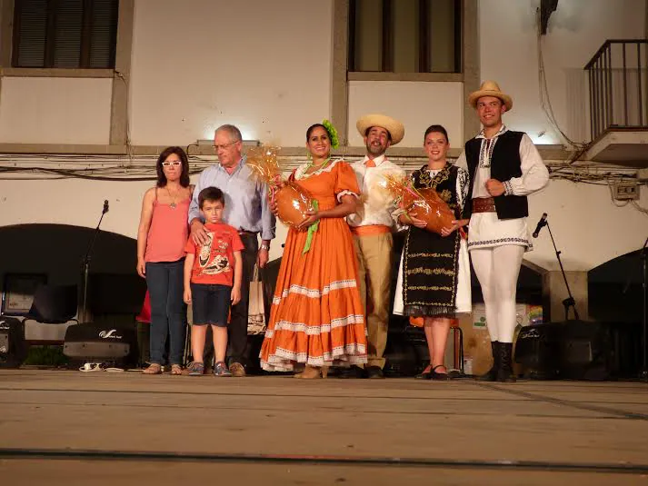 Cientos de personas disfrutaron del Festival Folklórico Internacional