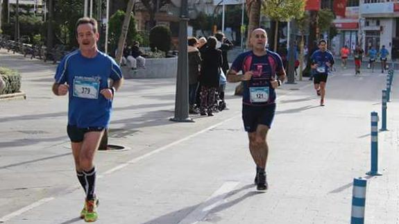 Francisco Hidalgo corona el podio de la media maratón de Huelva
