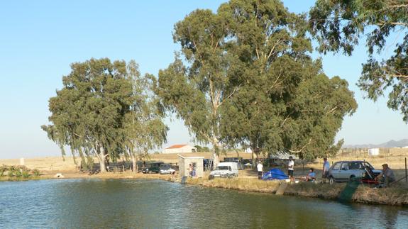 La Sociedad de Pescadores organiza un taller de aprendizaje para los más pequeños