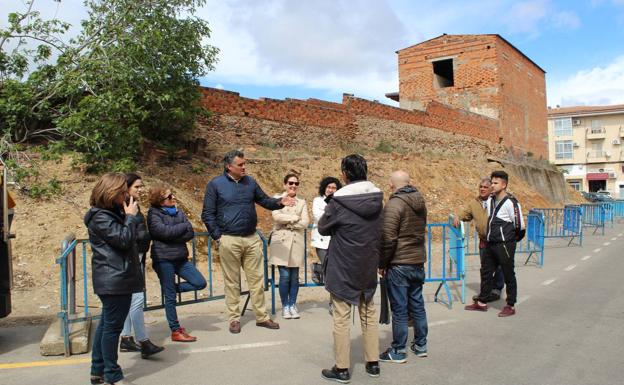 El lcalde con propietarios en las ruinas del Convento San Francisco