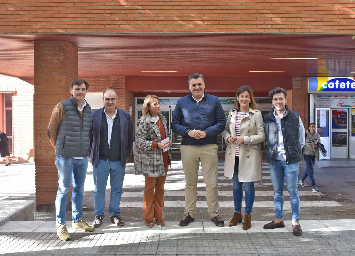El alcalde en la puerta del hospital