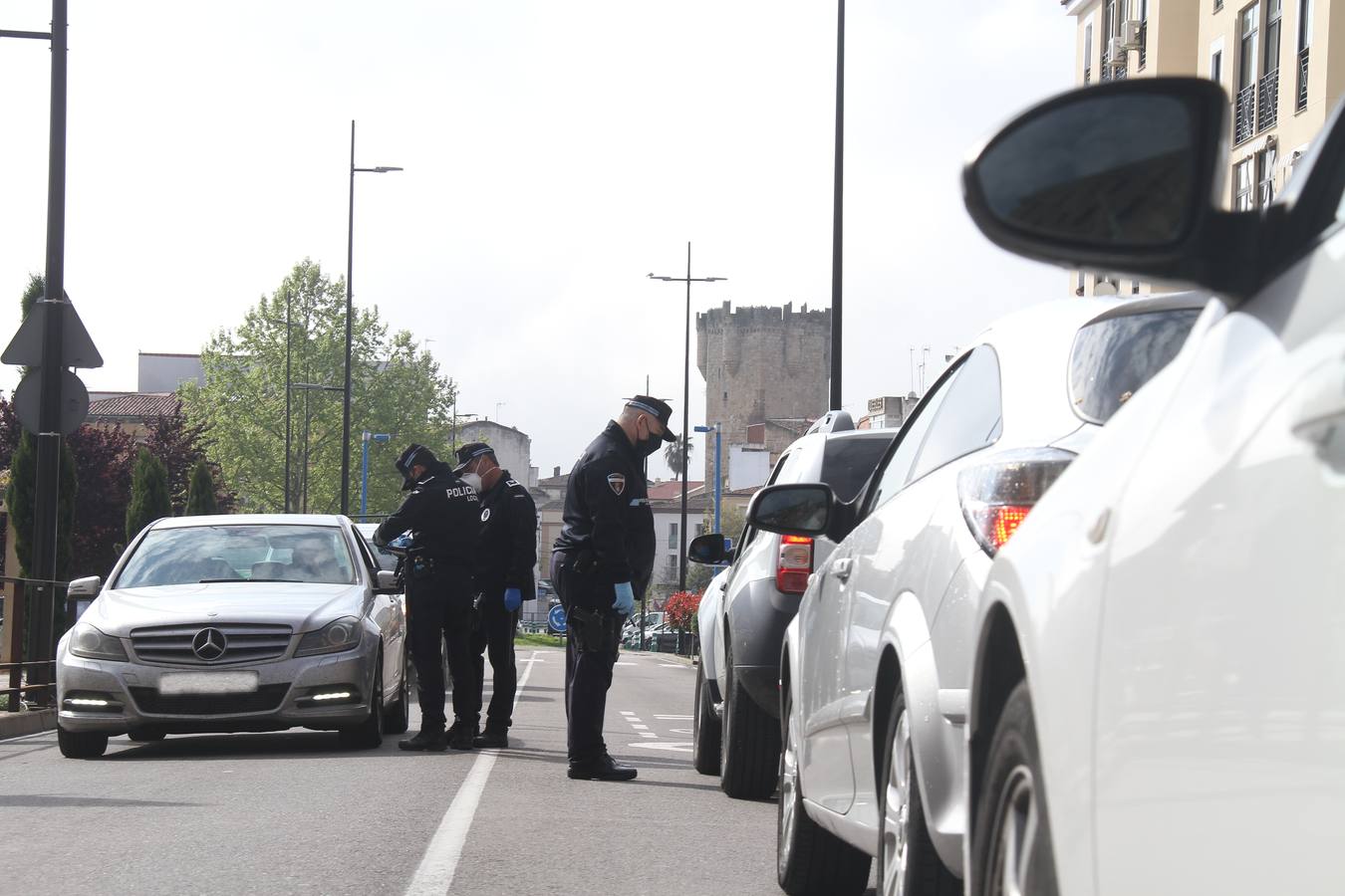 Policía local haciendo un control en la avenida