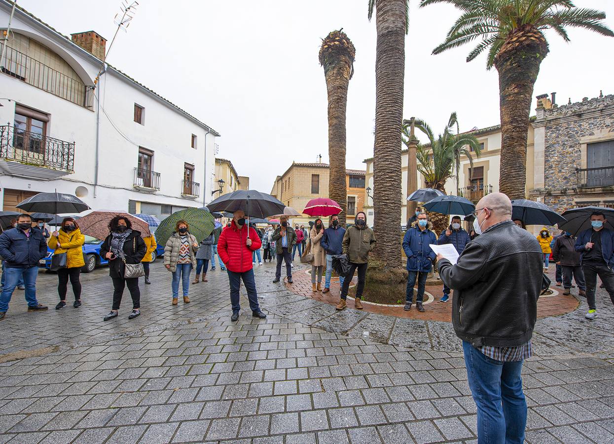 Concentración de los hosteleros en la plaza de San Pedro