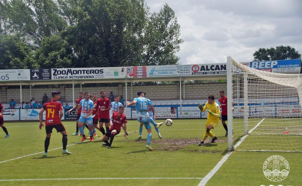 Partido disputado entre el CD Coria y el CD Mensajero 