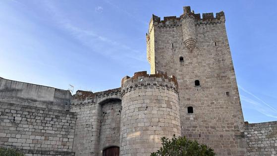 Somos Cáceres reivindica mejorar la calidad del turismo en Coria