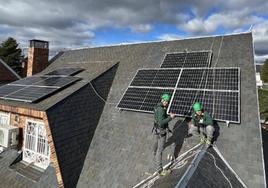 Instalación de placas solares a cargo de Cambio Energético.