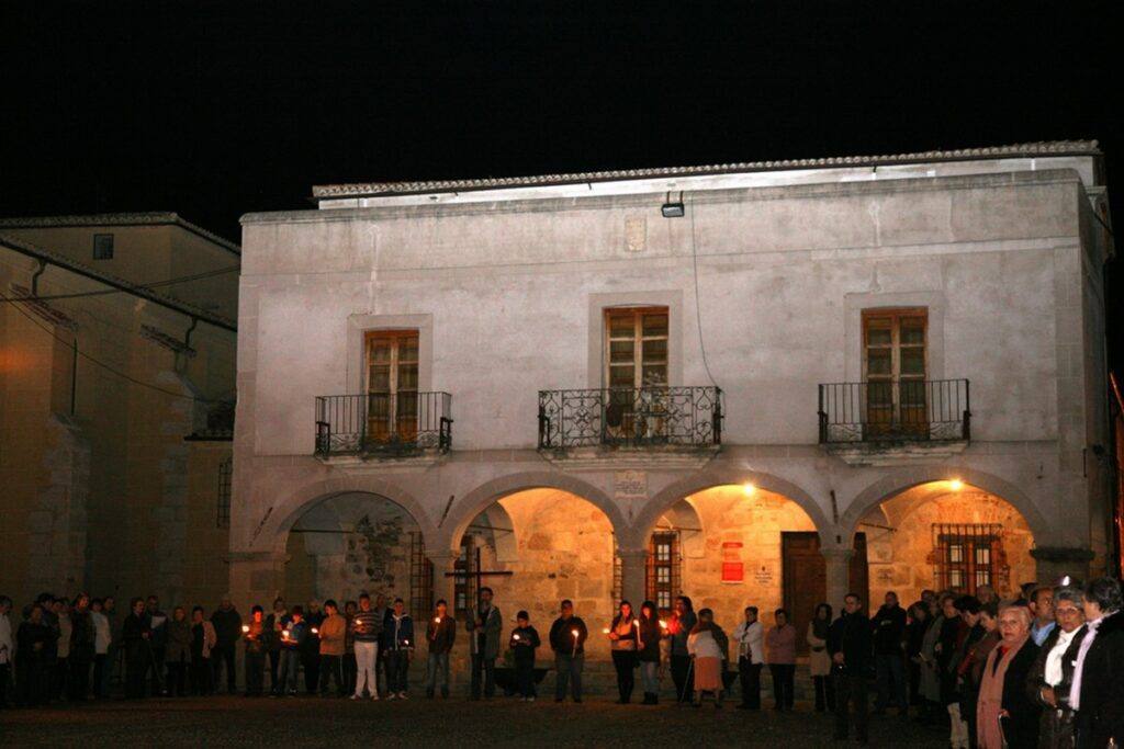 Cáritas Interparroquial celebra un viacrucis en la noche de este Martes Santo
