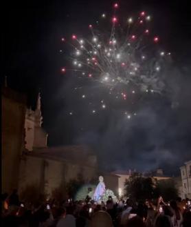 Imagen secundaria 2 - Salida de la Virgen hacia su Santuario, recogida del bastón de mando por el alcalde y salva de fuegos artificiales en honor a la Virgen.
