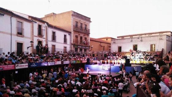 Arranca la programación cultural de San Juan con la actuación de la Asociación de Baile «Tarantos de Argeme»