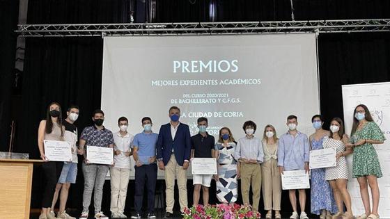 Mañana se entregan las becas a los mejores expedientes académicos de este curso
