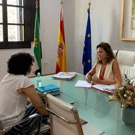 Reunión de la alcaldesa y la arquitecto.