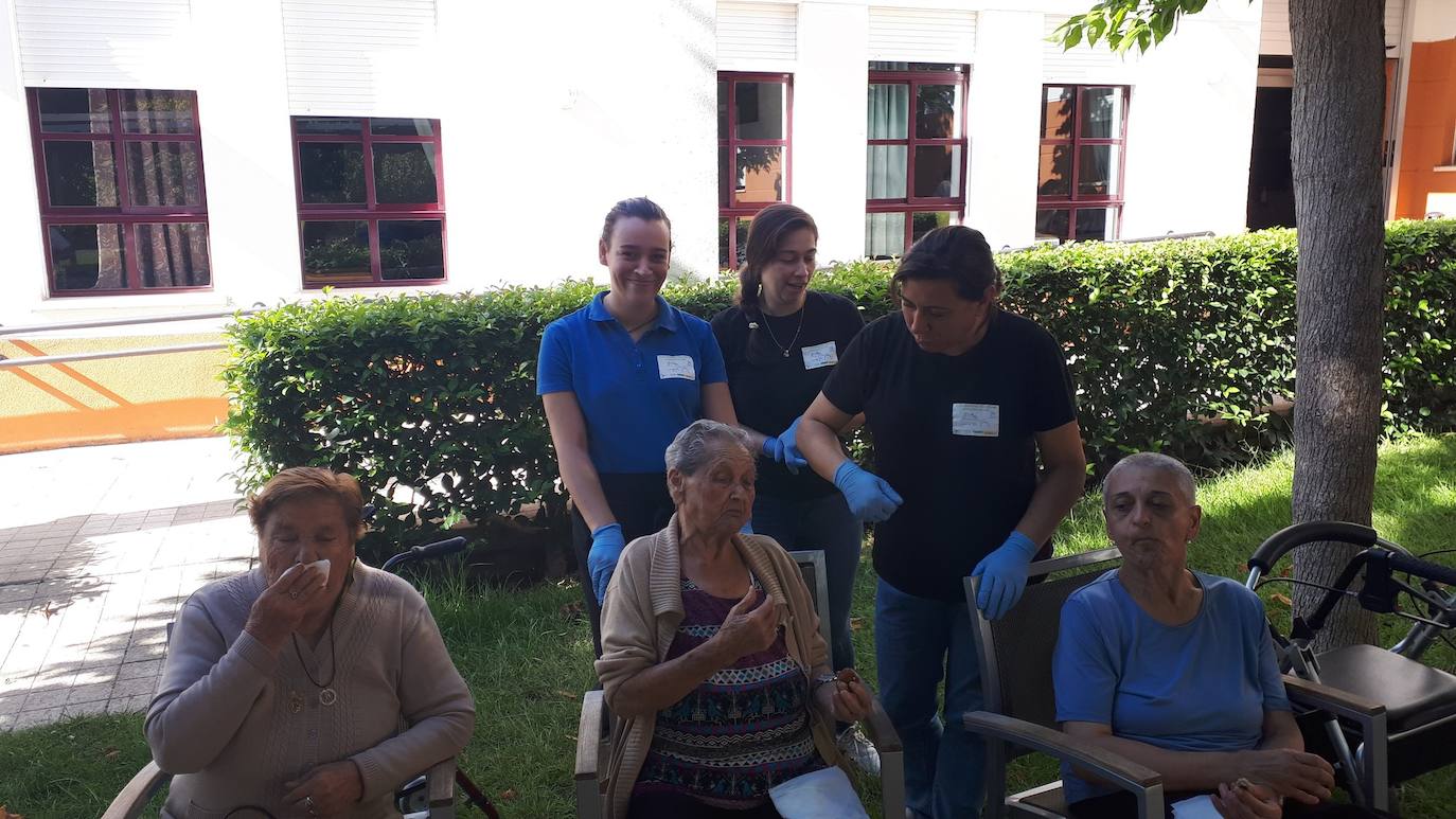 Migas, arroz con leche y roscas de vino para acompañar a los ancianos
