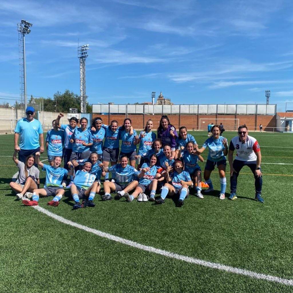 Equipo femenino de Coria.