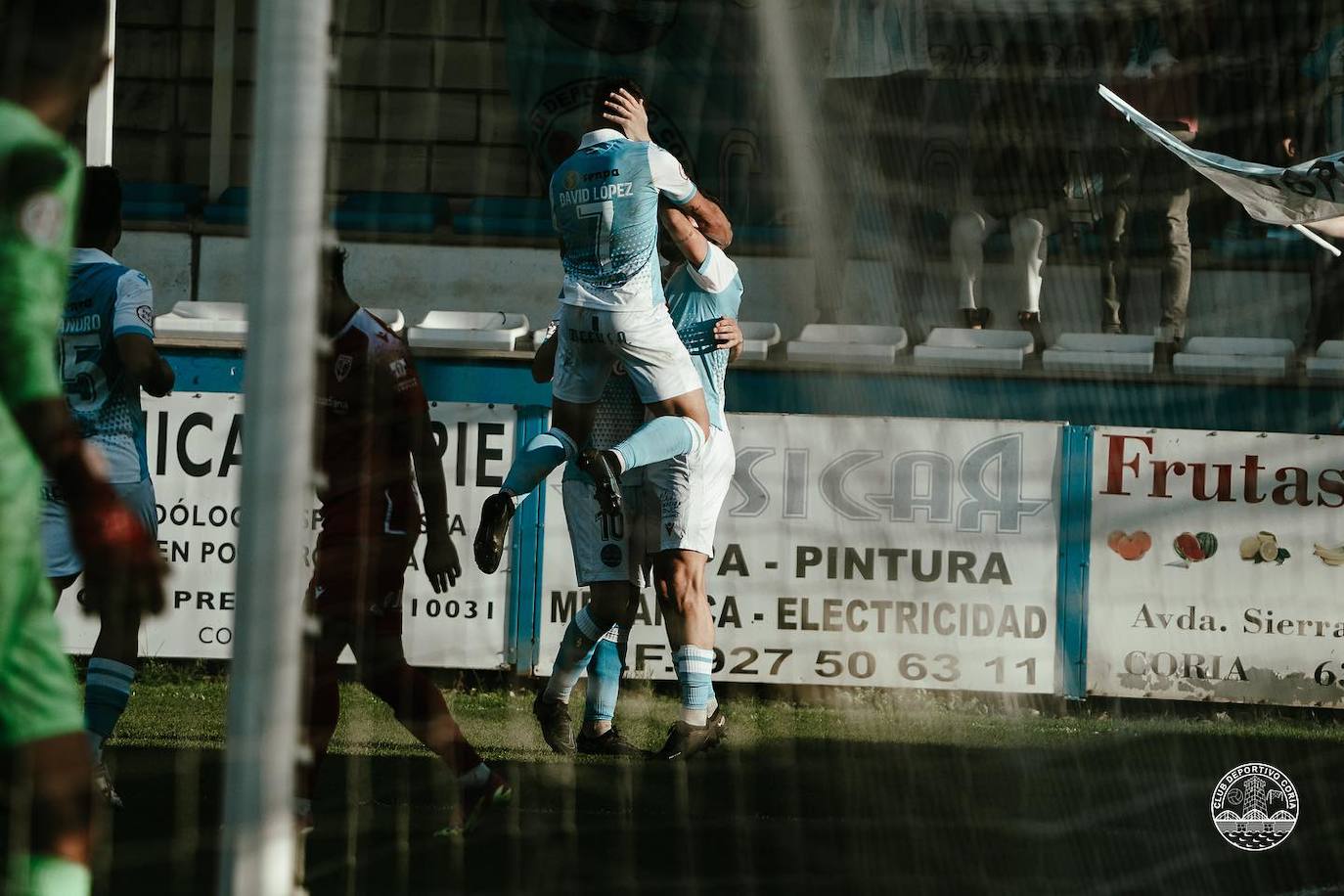 El CD Coria sigue líder pero pierde su renta