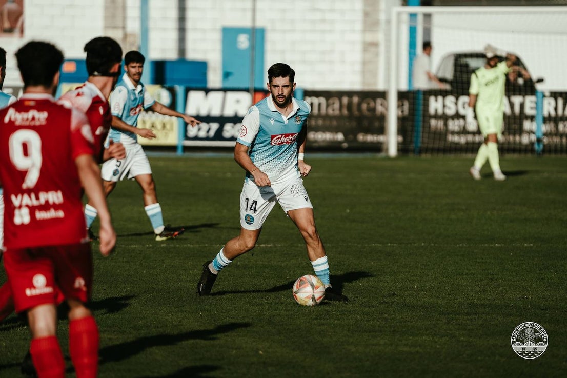 El CD Coria sigue líder pero pierde su renta