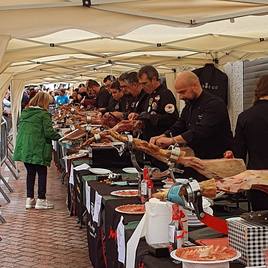 Cortadores de jamón en Coria.