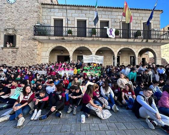 Casi 800 niños recaudan fondos para Cruz Roja con la II Marcha solidaria, sostenibilidad y solidaridad