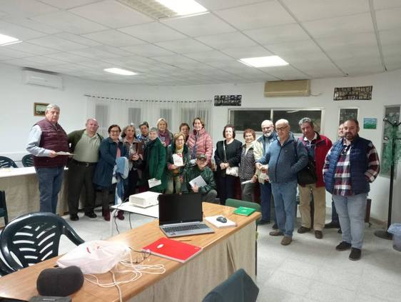 El arciprestazgo de Cáritas de Coria recibe formación sobre varios temas relacionados con la tarjeta monedero