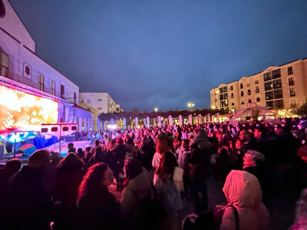 Coria da la bienvenida a la Navidad con el encendido de luces