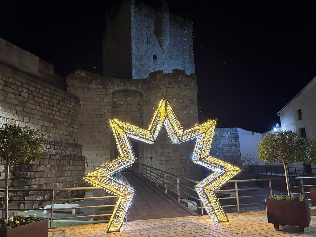 Coria da la bienvenida a la Navidad con el encendido de luces
