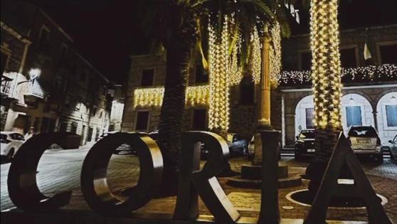 Coria da la bienvenida a la Navidad con el encendido de luces