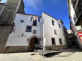 Biblioteca Municipal Rafael Sánchez Ferlosio.