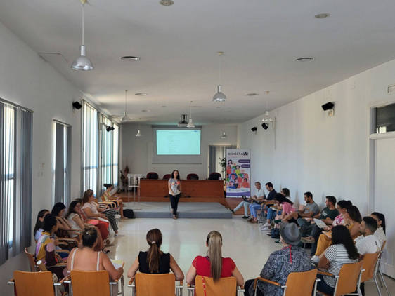 Llegan nuevos cursos en Competencias Digitales «ConectadAs» en Coria
