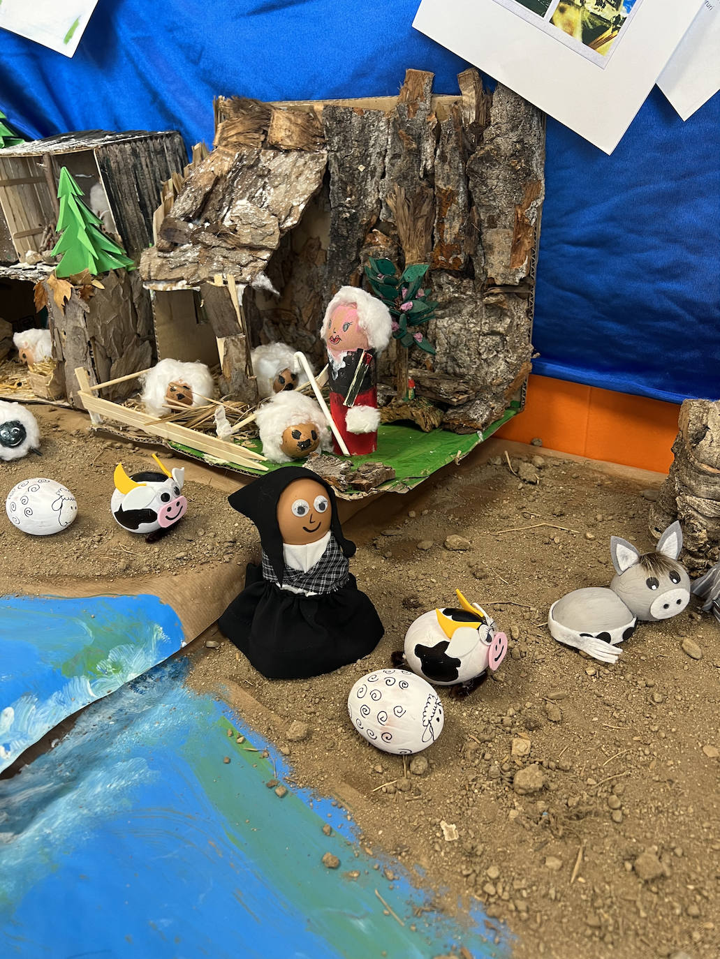 El San José Obrero de Rincón del Obispo crea un Belén con cáscaras de huevo