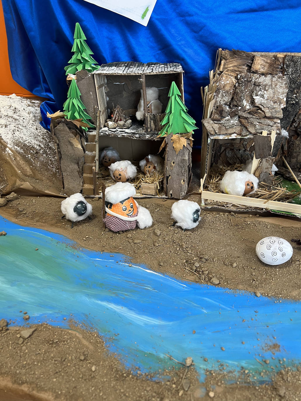 El San José Obrero de Rincón del Obispo crea un Belén con cáscaras de huevo